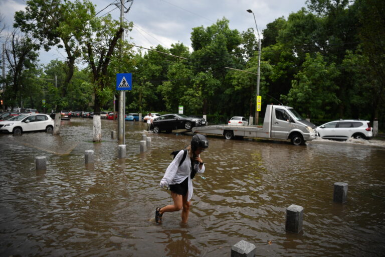 Bucharest residents told to ‘avoid travel and seek shelter’ as Storm Barbara hits Romania