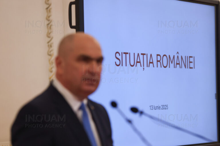 Boala e gravă și a fost prezentată în detaliu. Cine ar mai fi trebuit să stea vineri alături de Bolojan și de ce a lipsit