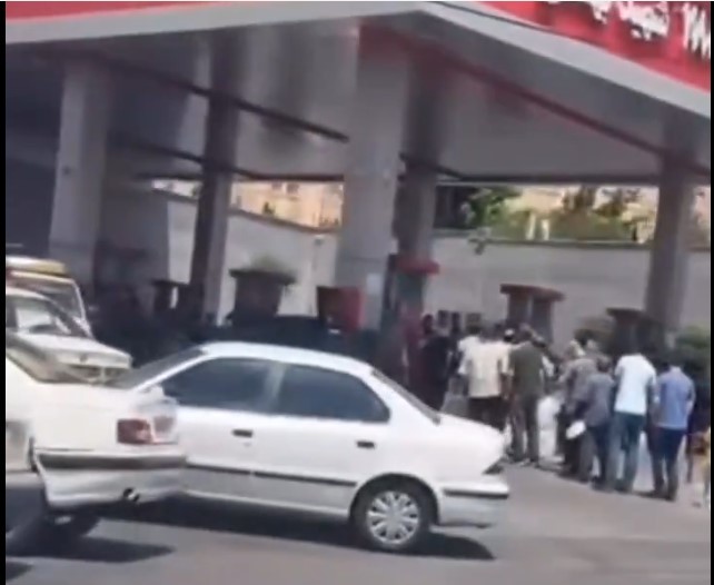 Sute de străini, printre care și români, au fugit din Iran în Azerbaidjan și Armenia