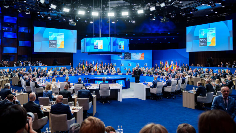 Un summit NATO dificil, dar criza în stil trumpian a fost evitată