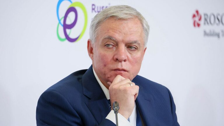 Încă o moarte suspectă la Moscova. Vicepreşedintele companiei Transneft a murit în urma unei aparente căderi de la fereastră