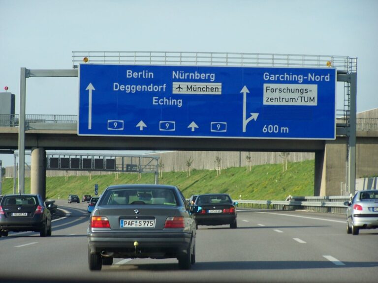 Un cuplu, surprins făcând sex la 140 de km/h pe o autostradă, în Germania