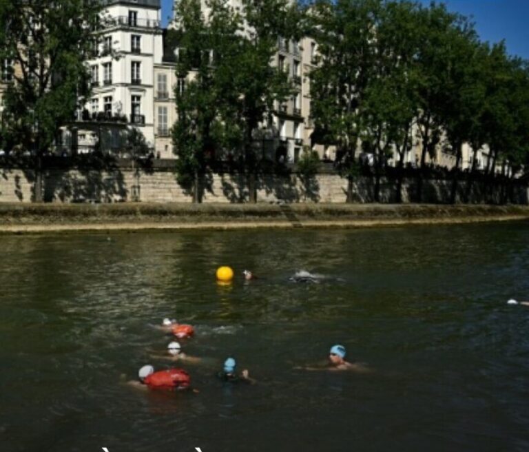 VIDEO | La Paris s-a deschis sezonul scăldatului în Sena, sub strictă supraveghere