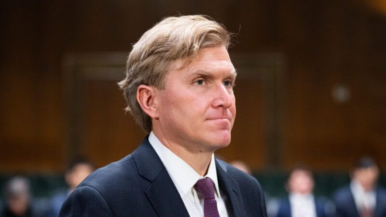 POLITICO: Aliaţii lui Trump, luaţi prin surprindere de îngheţarea livrărilor de arme către Ucraina anunţată de Pentagon. Cine s-ar afla în spatele deciziei
