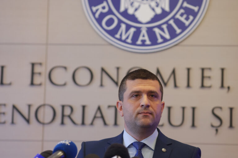 Radu Miruţă: Săptămâna viitoare Guvernul adoptă pachetul privind reforma administraţiei, cu tăieri de 10% din anvelopa de salarii. La MapN, MAI – proiect pentru majorarea vârstei de pensionare