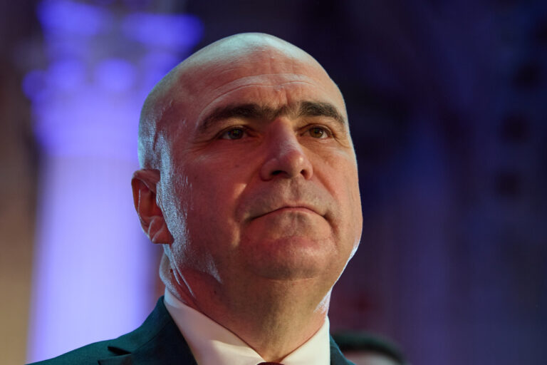Premierul Bolojan a participat la semnarea contractelor pentru două loturi din autostrada Pașcani – Suceava / Lucrările, finalizate în 2029