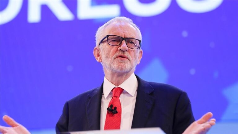 Jeremy Corbyn, fostul lider al Partidului Laburist britanic, lansează o nouă formaţiune, Your Party