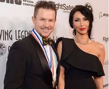 Primul om care a sărit din stratosferă, Felix Baumgartner, a murit într-un accident de parapantă/ Austriacul era partenerul de viaţă al Mihaelei Rădulescu