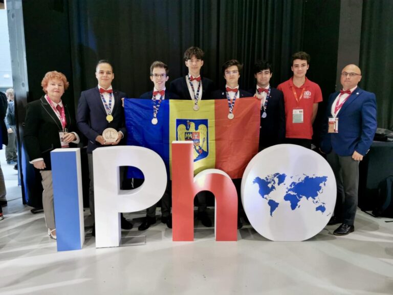 O medalie de aur, patru de argint și două premii speciale pentru România, la Olimpiada Internațională de Fizică