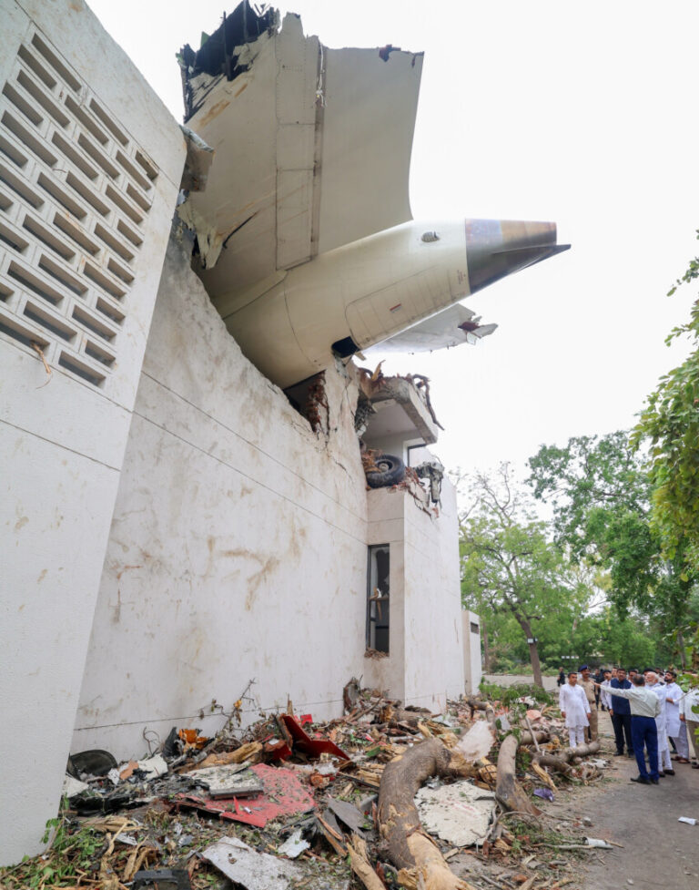 De ce s-a prăbușit avionul Air India