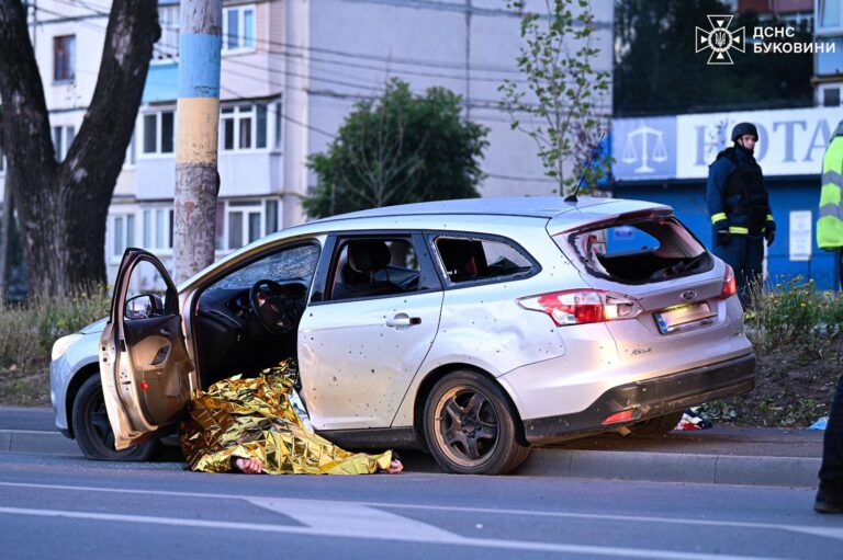 FOTO | Nou atac masiv al Rusiei asupra civililor din Ucraina. La Cernăuți, cel puțin doi morți