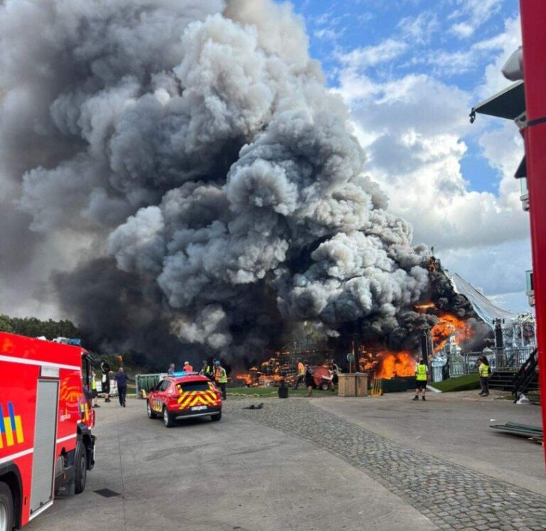 VIDEO | Belgia: Scena principală a cunoscutului festival de muzică Tomorrowland a fost distrusă de un incendiu