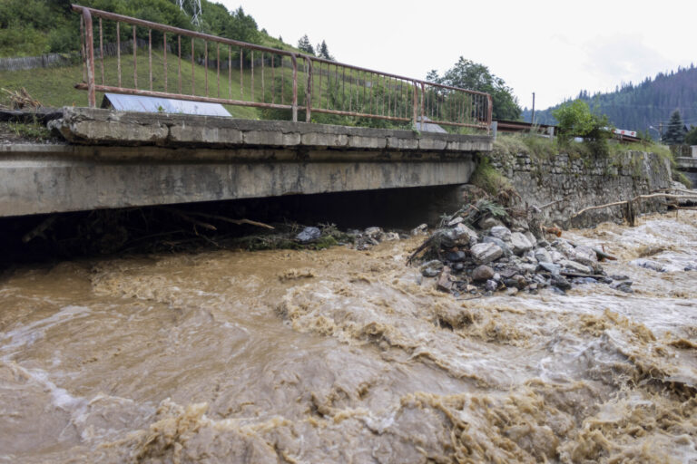 Nicușor Dan, după inundațiile devastatoare din Moldova: România trebuie să îşi consolideze infrastructura de apărare împotriva dezastrelor naturale