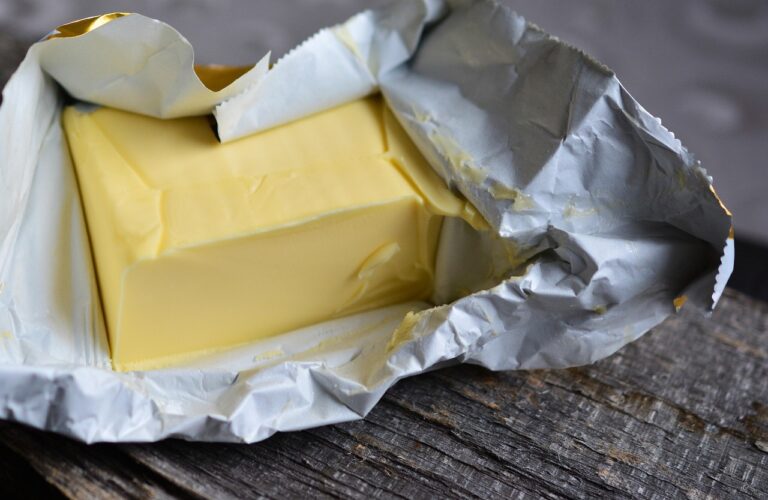 Scumpirea untului la nivel global afectează producătorii de alimente și patiseriile