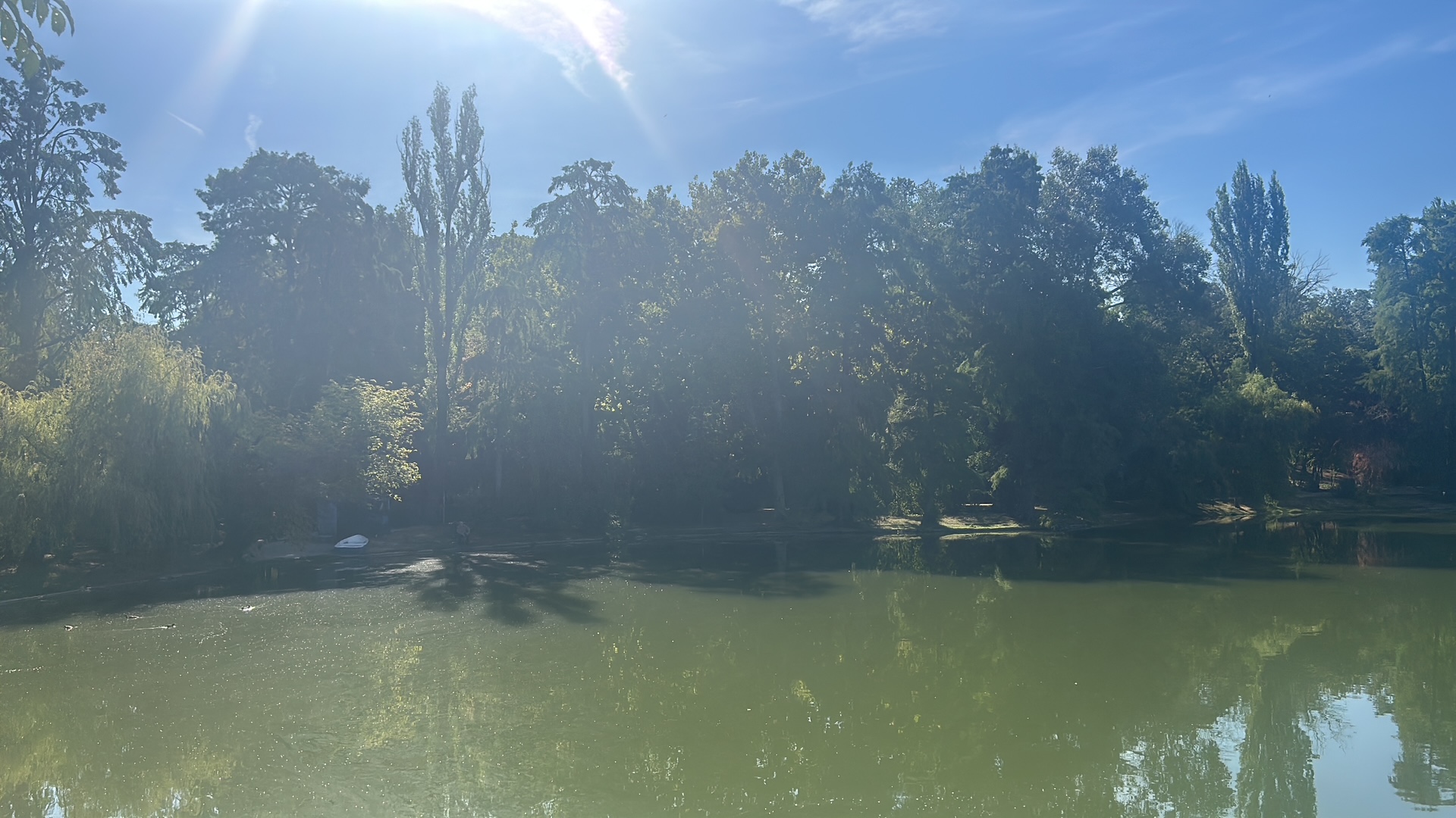 Parcul Carol I, o oaza de liniste intr-un Bucuresti unde rezidenti sunt expusi la zgomot excesiv.