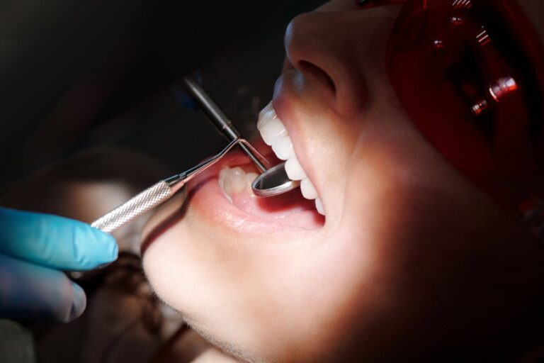 Românii, printre cei mai afectaţi din UE în privinţa accesului la servicii de îngrijire stomatologică