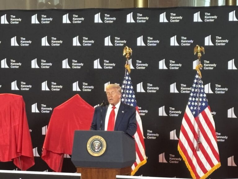 VIDEO | Donald Trump anunță că Sylvester Stallone şi trupa Kiss vor fi laureaţi ai Kennedy Center şi că va găzdui ceremonia de premiere