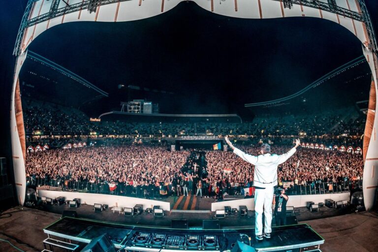 Peste 470 de mii de spectatori la Untold X. Din festival nu a lipsit nici muzica populară, dar și o cerere în căsătorie