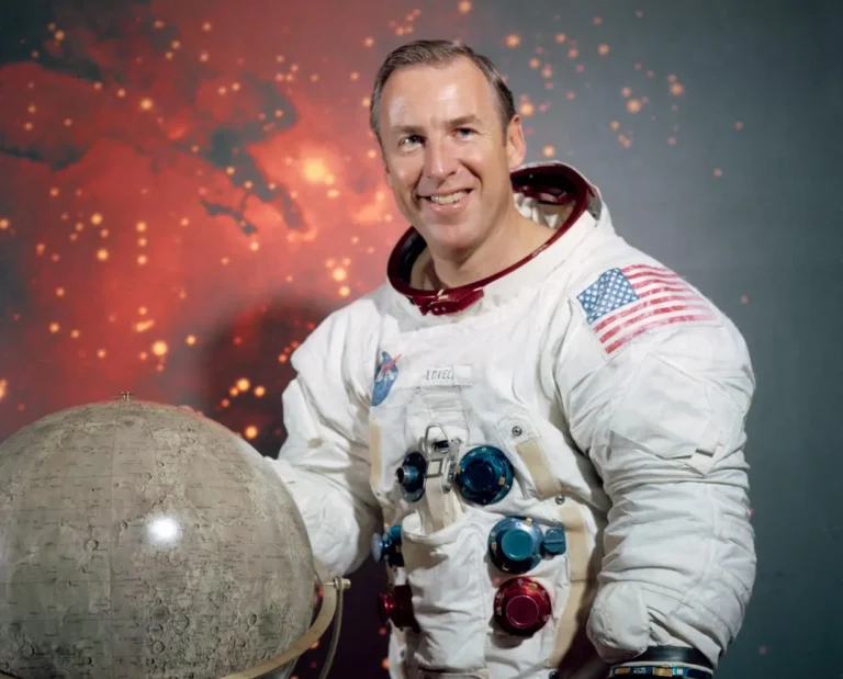 Comandantul celebrei misiuni Apollo 13, Jim Lovell, a murit la vârsta de 97 de ani
