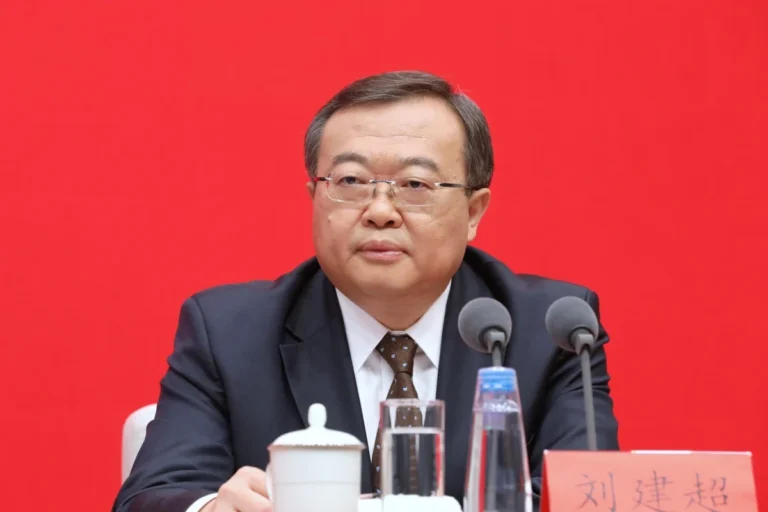 Diplomatul chinez considerat viitorul ministru de externe, reţinut de autorităţile de la Beijing
