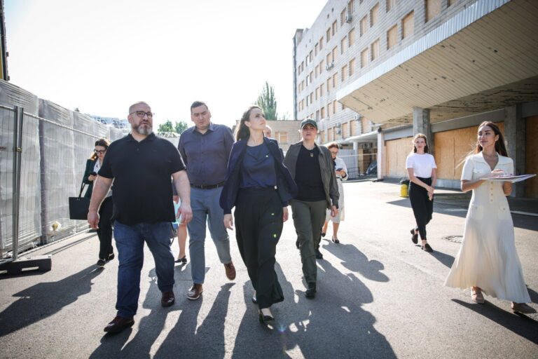 Oana Țoiu, vizită oficială în Ucraina: „Nu rămânem indiferenți la suferință și barbarie”