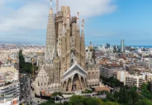 În prezenţa regelui Spaniei, Papa Leon al XIV-lea a binecuvântat ultimul şi cel mai înalt turn al catedralei „Sagrada Familia” din Barcelona