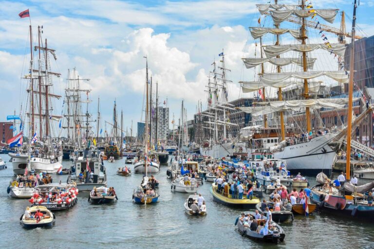 VIDEO | A început festivalul maritim Sail Amsterdam, cel mai mare eveniment nautic din lume