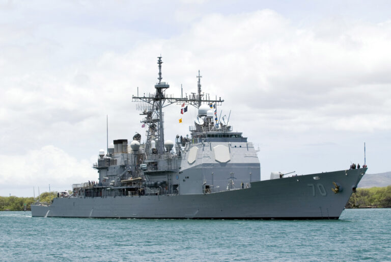 Trump trimite crucişătorul lansator de rachete USS Lake Erie şi submarinul de atac cu propulsie nucleară USS Newport News în largul Venezuelei