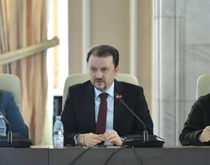 Valentin Jucan (CNA): România e atacată în haită / Se doreşte reorientarea românilor către ieşirea din UE