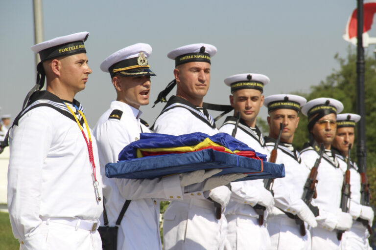 Nicuşor Dan, de Ziua Marinei: Atât timp cât stăm împreună în jurul valorilor noastre naţionale suntem mai puternici