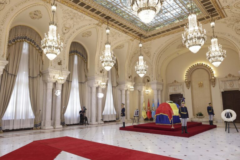 PSD: Membrii și simpatizanții pot aduce un ultim omagiu lui Ion Iliescu la sediul partidului