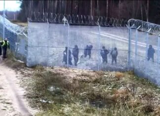 Militarii letoni resping cu gaze lacrimogene migranții care încearcă să treacă frontiera din Belarus