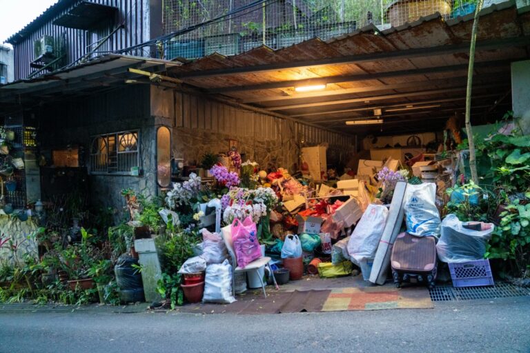 VIDEO | Colecționarea compulsivă de obiecte. De ce este periculoasă