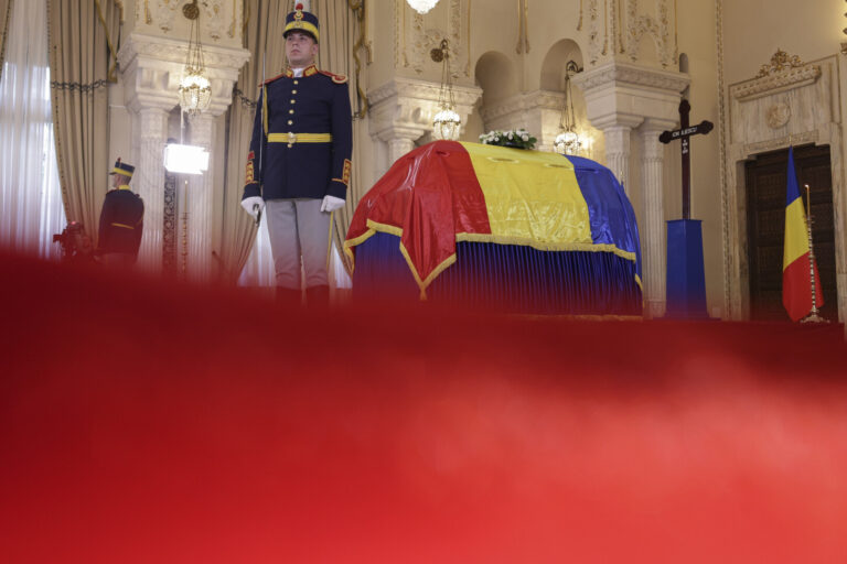 Sicriul cu trupul neînsuflețit al lui Ion Iliescu, depus în Sala Unirii din Palatul Cotroceni / Programul complet al ceremoniilor