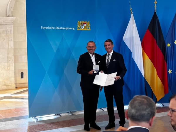 PHOTOS | Entrepreneur and philanthropist Michael Schmidt awarded top German medal for strengthening Romanian-Bavarian ties
