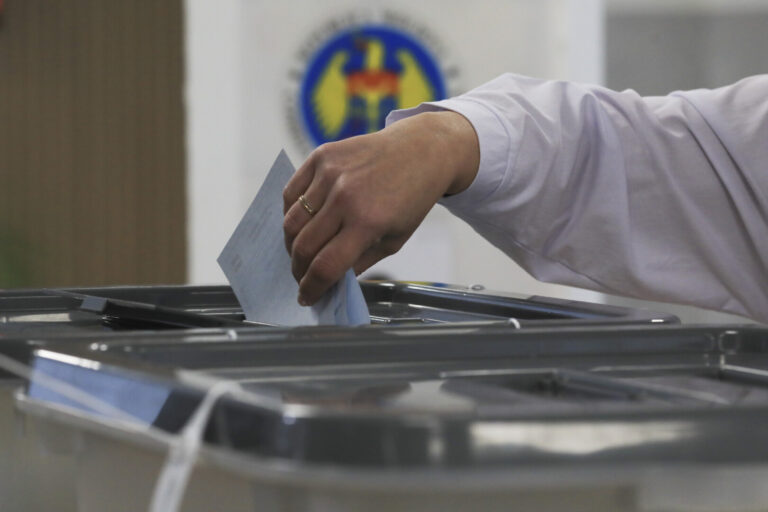 Autoritățile electorale din R. Moldova au acreditat peste 3.400 de observatori, dintre care 912 internaționali