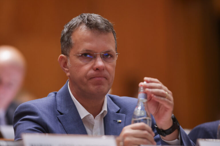Vicepremierul Moşteanu: Nu are cine să-l înlocuiască pe Bolojan în momentul ăsta