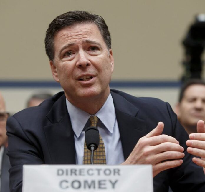 VIDEO | Fostul director al FBI Comey s-a prezentat în fața instanței după noua sa punere sub acuzare