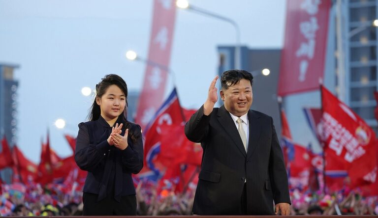 Kim Jong Un le cataloghează pe femeile nord-coreene, într-un discurs de 8 Martie, drept „slabe fizic”, dar „dotate cu o mare voinţă”, un „pilon solid al Revoluţiei”