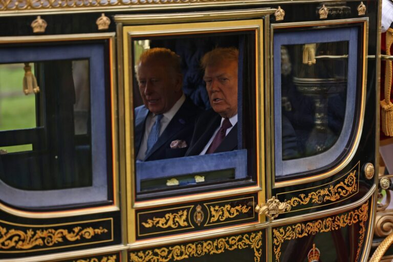 Ce cadouri își fac soții Trump și cuplul regal britanic cu prilejul vizitei la castelul Windsor