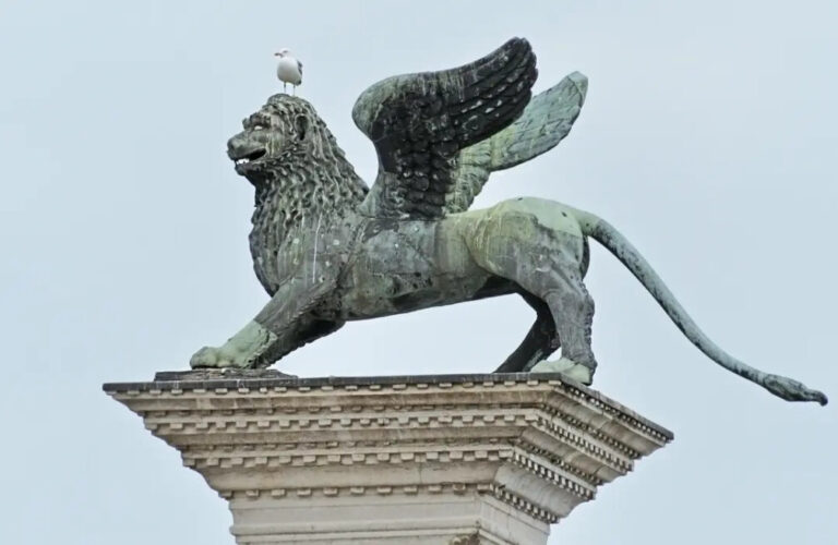 Veneția: Statuia leului înaripat din Piața San Marco ar putea fi un obiect „made in China”