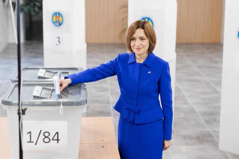 TASS: Partidul Maiei Sandu ar putea păstra controlul în parlament după redistribuirea mandatelor