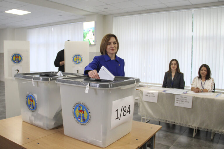 Victorie categorică a PAS în fața blocului pro-rus. Partidul Maiei Sandu a obținut și majoritatea în Parlamentul de la Chișinău