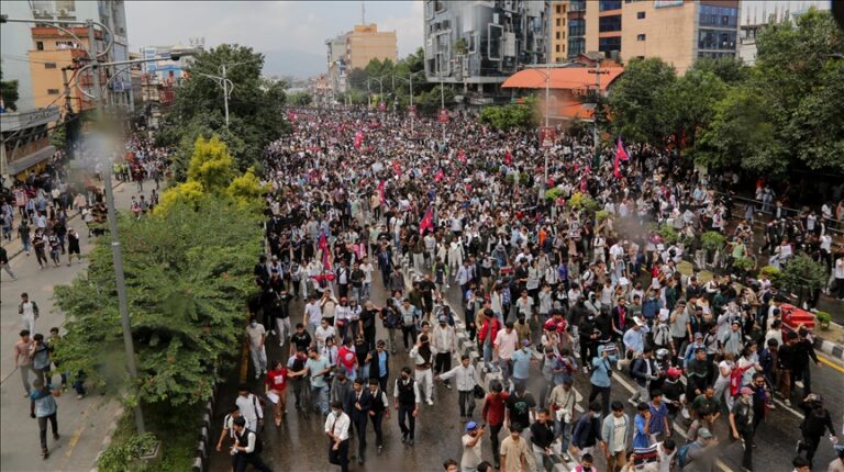 VIDEO | Nouăsprezece persoane, ucise în Nepal în timpul unor proteste faţă de interzicerea reţelelor sociale