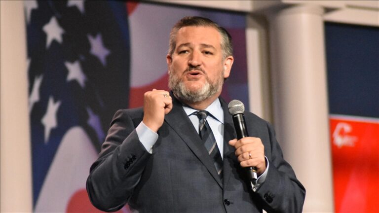 Senatorul Ted Cruz spune că şeful autorităţii de reglementare a audiovizualului din SUA s-a comportat ca un „mafiot” în cazul lui Jimmy Kimmel