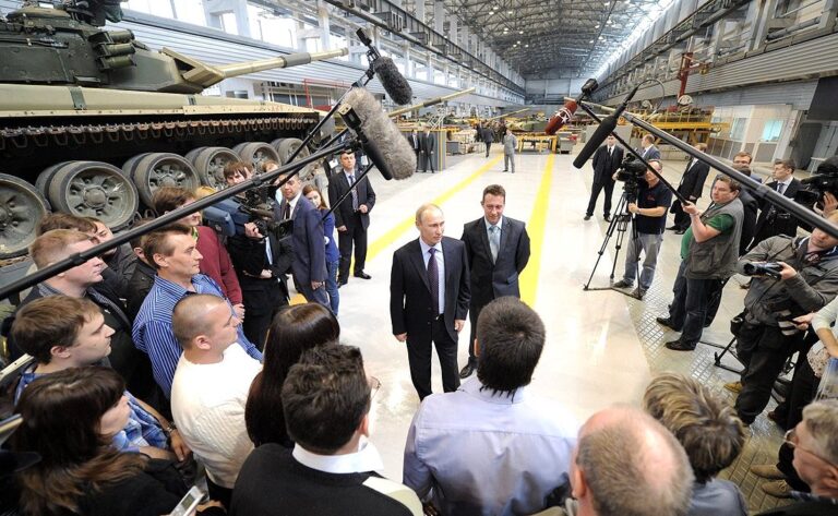 Fabricile rusești de armament au redus angajările la minimul ultimilor trei ani. Salariile au scăzut pentru prima dată de la începerea invaziei