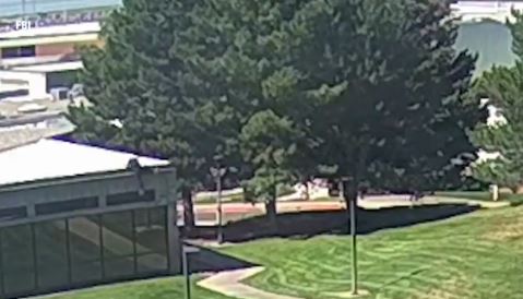 VIDEO | FBI nu l-a prins încă pe asasinul lui Charlie Kirk. Noi imagini, difuzate