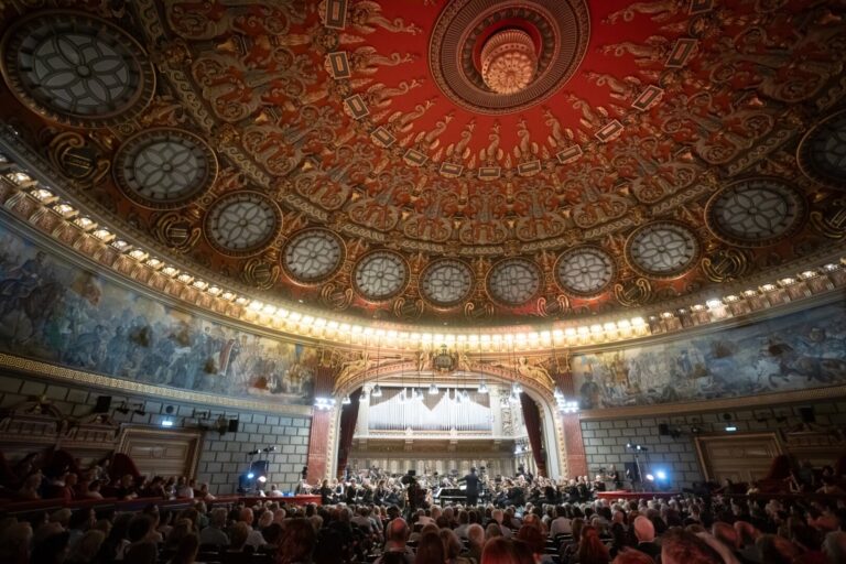 Orchestra Filarmonică Regală din Londra și mandolinistul Avi Avital, la Festivalul George Enescu