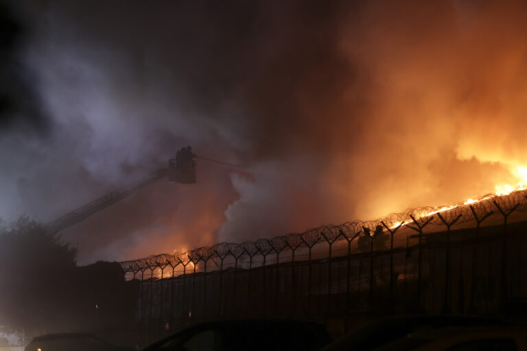 Incendiul de la depozitul Antrefrig din Sectorul 2 s-a manifestat pe 7.000 mp / Structura metalică a construcţiei a fost afectată de temperaturile ridicate