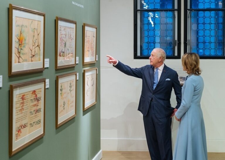 Regele Charles al III-lea a vizitat expoziția de la Londra dedicată Reginei Maria a României